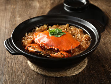 Wok-fried Green Crab with Minced Pork and Vermicelli in Claypot